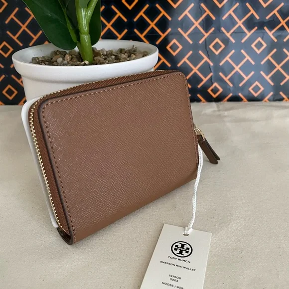 NWT , tory burch Emerson mini wallet brown - Picture 8 of 10
